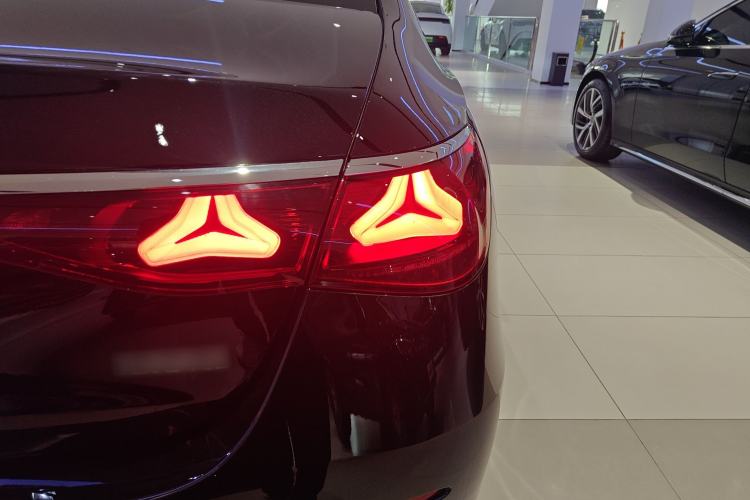 Used Mercedes-Benz E-Class 2025 Facelift E 300 L Fashion Edition
