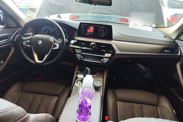 Used BMW 5 Series 2019 540Li Executive Edition Center Console