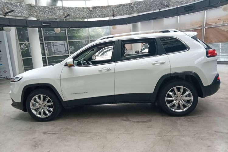 Used Jeep Cherokee 2015 2.4L Elite Edition

