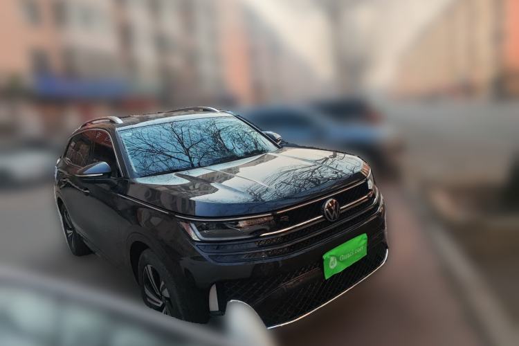 Used Volkswagen Tavendor 2024 380TSI All-Wheel Drive R-Line Cruise Edition Front Right 45 Deg