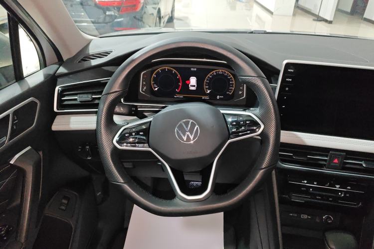 Used Volkswagen Tiguan L 2023 330TSI Automatic Two-Wheel Drive Smart Edition
