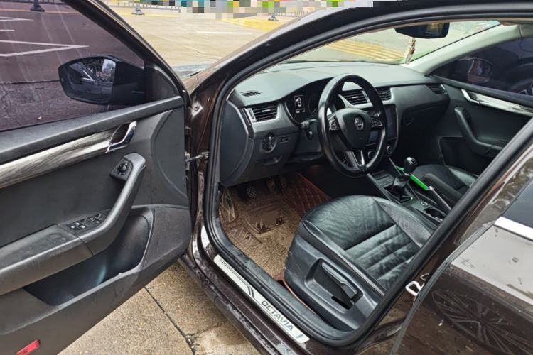 Used Skoda Octavia 2016 1.6L Manual Smart Drive Version Driver Seat