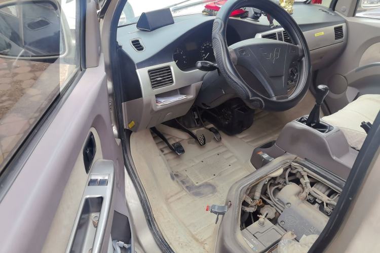 Used Wuling Rongguang 2011 1.2L Standard Version Driver Seat