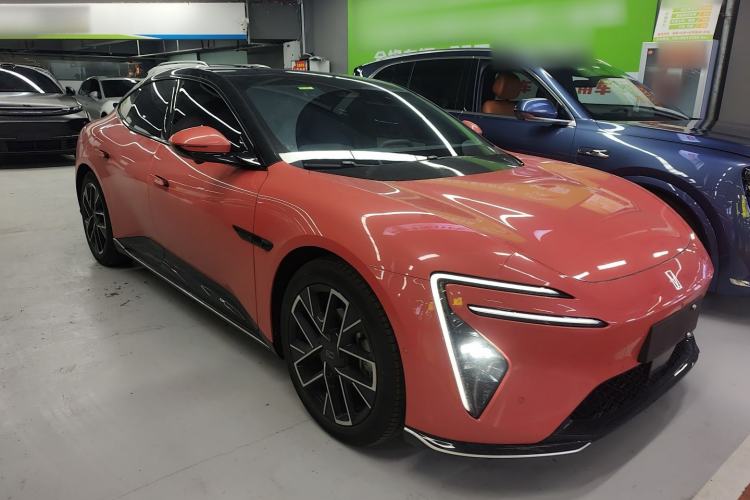 Used Avatr 06 2025 Pro Range-Extended Edition Front Right 45 Deg