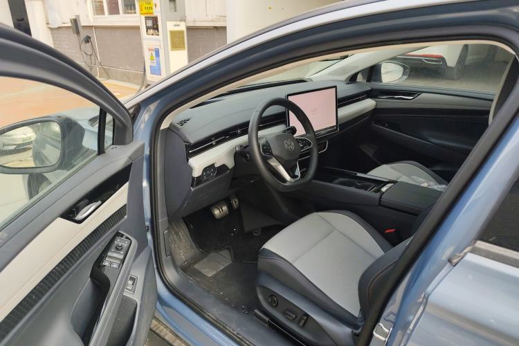 Used Volkswagen ID.7 VIZZION 2024 AIR model Driver Seat