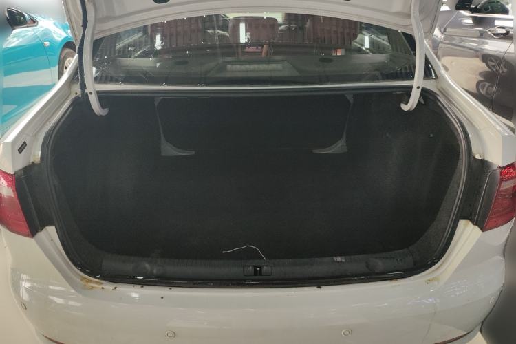 Used Volkswagen Lavida 2013 Revised Classic 1.6L Manual Fashion Edition Trunk