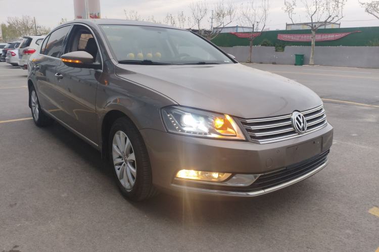 Used Volkswagen Magotan 2015 1.8TSI Luxury Model Front Right 45 Deg