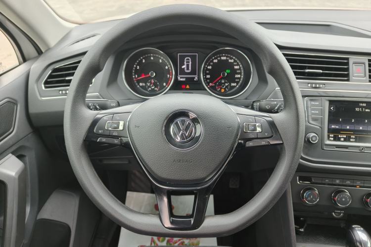 Used Volkswagen Tiguan L 2017 330TSI Automatic Two-Wheel Drive Luxury Edition Steering Wheel