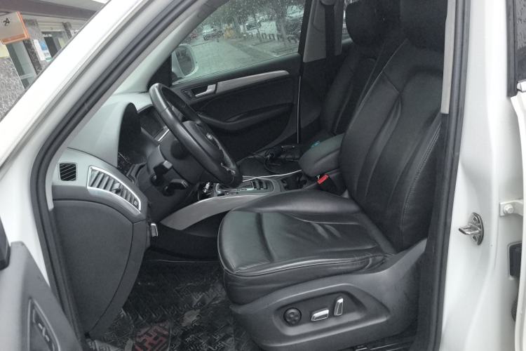 Used Audi Q5 2017 Plus 40 TFSI Ambition Model
