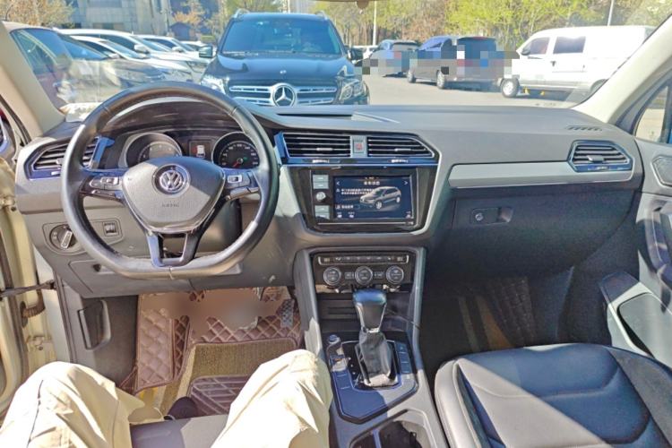 Used Volkswagen Tiguan L 2018 330TSI Automatic Two-Wheel Drive Luxury Edition Center Console