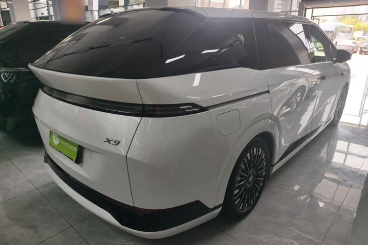 Used XPeng X9 2025 740 Ultra-Long Range Max Rear Right 45 Deg