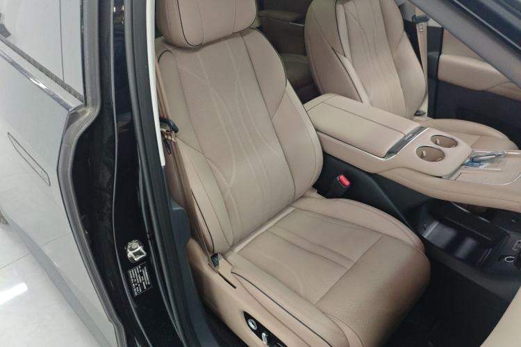 Used XPeng X9 2025 740 Ultra-Long Range Max
