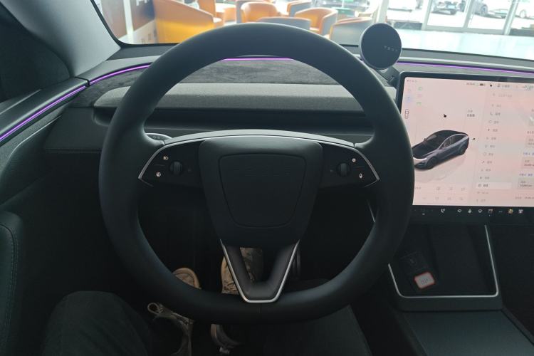 Used Tesla Model Y 2025 Long-Range All-Wheel-Drive Version Steering Wheel