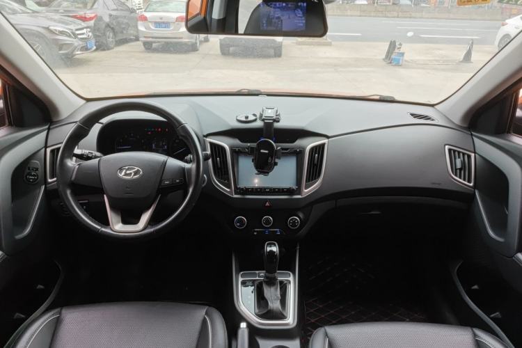 Used Hyundai ix25 2015 1.6L Automatic Two-Wheel Drive Smart GLS Trim Center Console