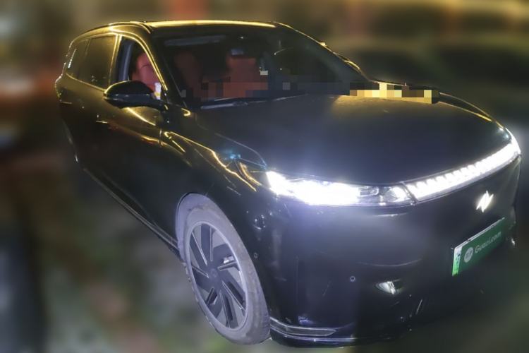 Used Dongfeng eπ eπ008 2025 636Ultra LikeYi Edition 6-Seater Front Right 45 Deg