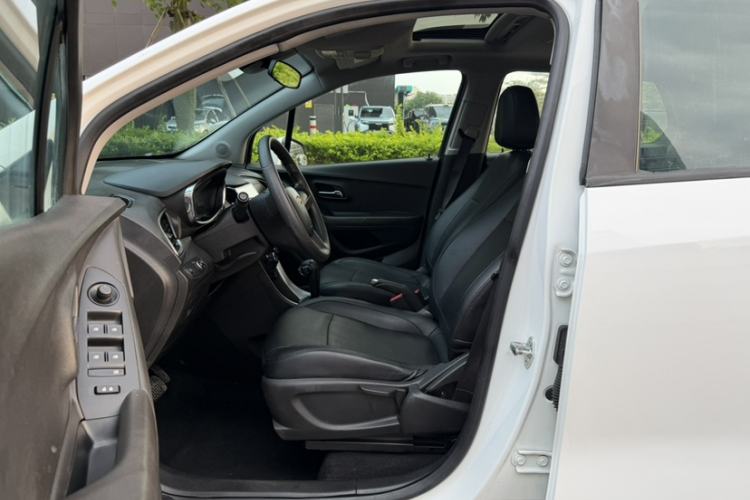 Used Chevrolet Trax 2017 1.4T Automatic Two-Wheel Drive Comfort Version Interior 2