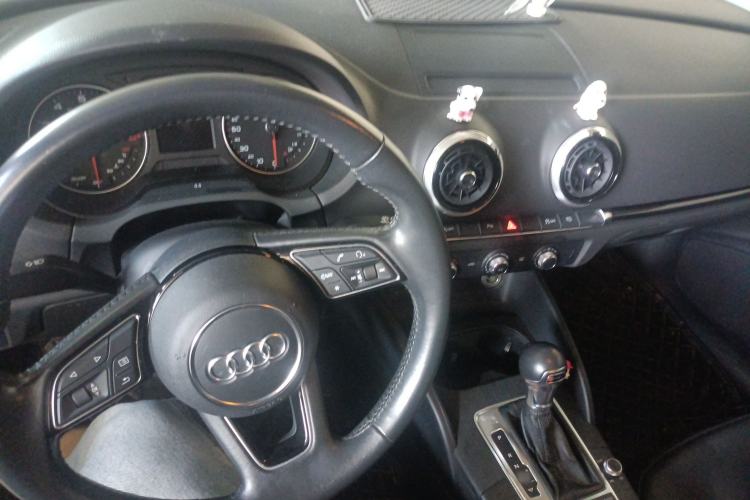 Used Audi A3 2020 Limousine 35 TFSI Fashion Edition China VI Emission Standard Center Console