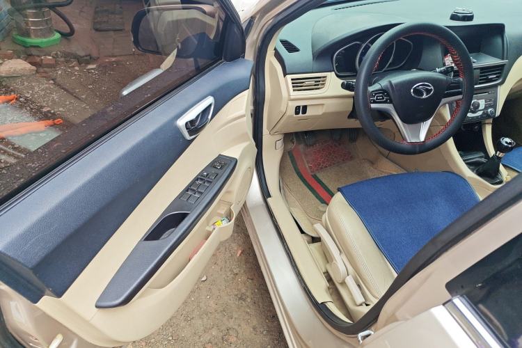 Used Soueast V6 Lingshi 2014 1.5L Manual Luxury Edition for Women Driver Seat