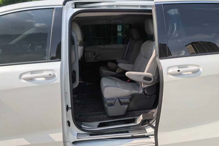 Used Toyota SIENNA 2023 2.5L Hybrid Comfort Edition Interior 6