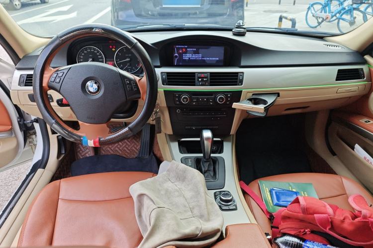 Used BMW 3 Series 2011 320i Luxury Edition Center Console