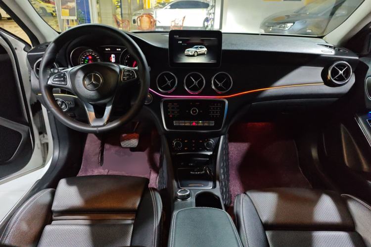 Used Mercedes-Benz GLA 2017 GLA 200 Sport Edition Center Console