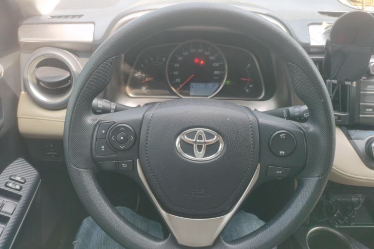 Used Toyota RAV4 2015 2.0L CVT Two-Wheel Drive Fashion Edition
