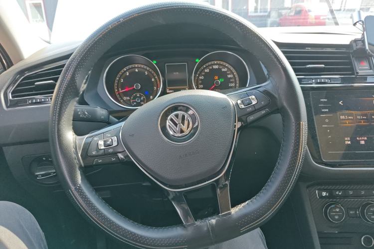 Used Volkswagen Tiguan L 2020 330TSI Automatic Two-Wheel Drive Smart Luxury Edition China VI Standard Steering Wheel