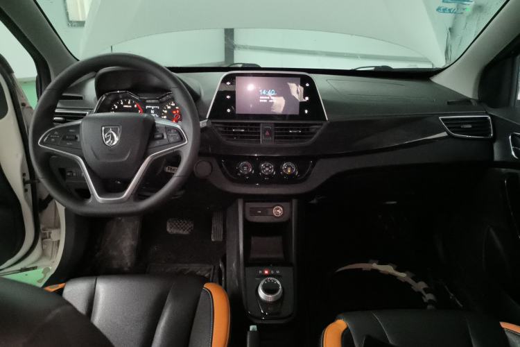 Used Baojun 310 2017 1.5L Automatic Luxury Model Center Console