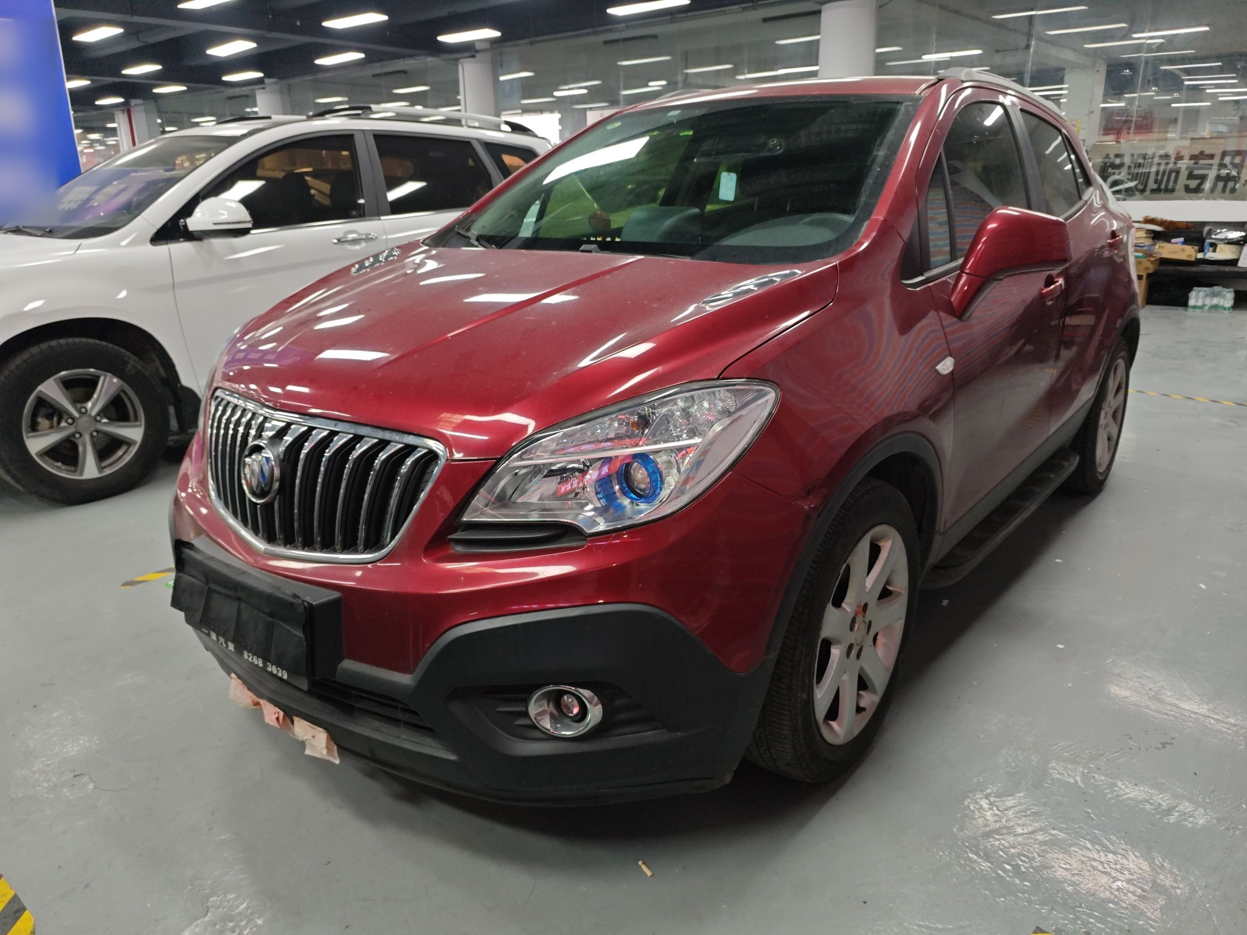 Под передней частью автомобиля