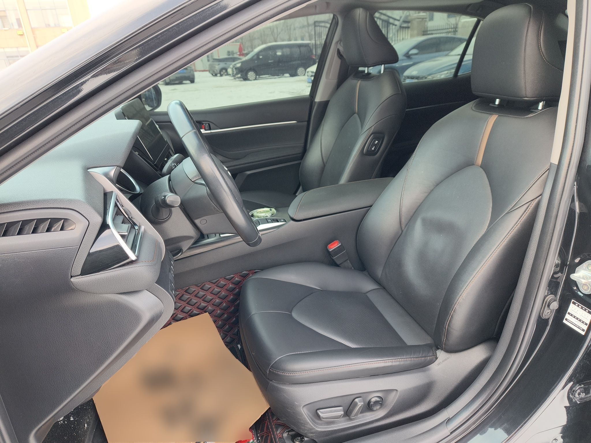 Переднее сиденье в автомобиле