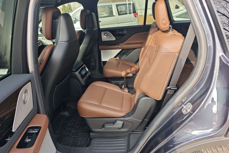 Used Lincoln Aviator 2020 3.0T V6 All-Wheel Drive Executive Version Left Rear Seat