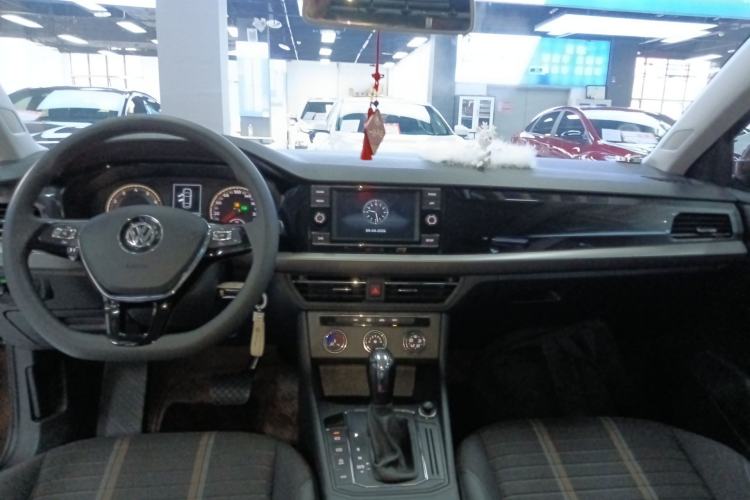 Used Volkswagen Lavida 2018 Hatchback 200TSI DSG Comfort Edition China V Standard Center Console