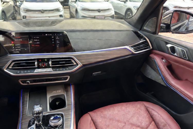 Used BMW X5 2022 Restyled xDrive 30Li Luxury Version M Sport Package
