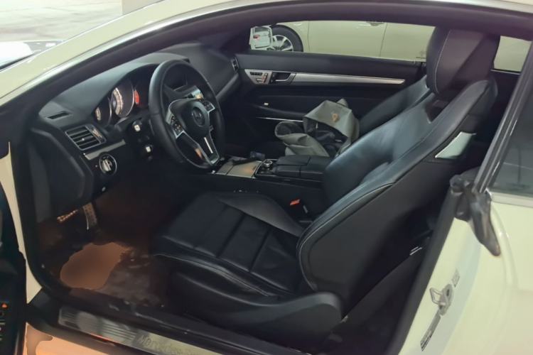 Ojetý Mercedes-Benz E-Class 2016 E 200 Coupe Dynamic Edition