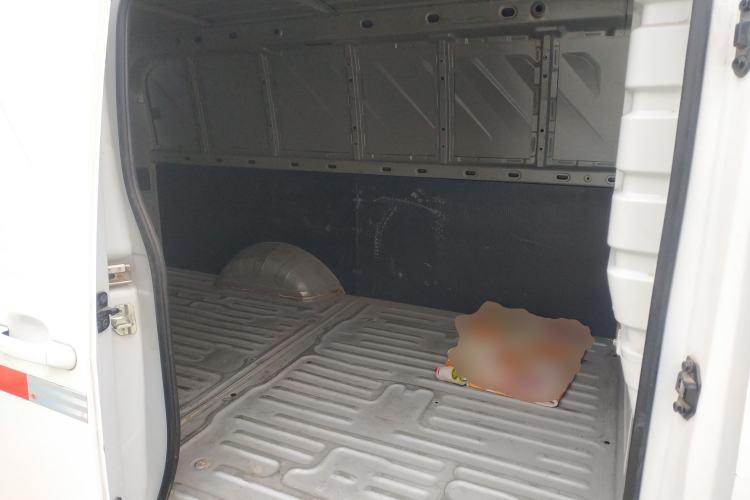 Used Wuling Yangguang 2024 300km Comfort Version with Sealed Windows 60kW Left Rear Seat