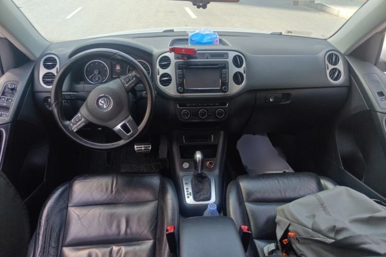 Used Volkswagen Tiguan 2015 1.8TSI Automatic All-Wheel-Drive Luxury Model Center Console