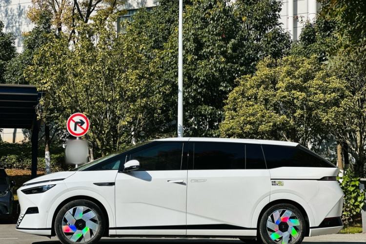 Used XPeng X9 2024 640 All-Wheel Drive High-Performance Max
