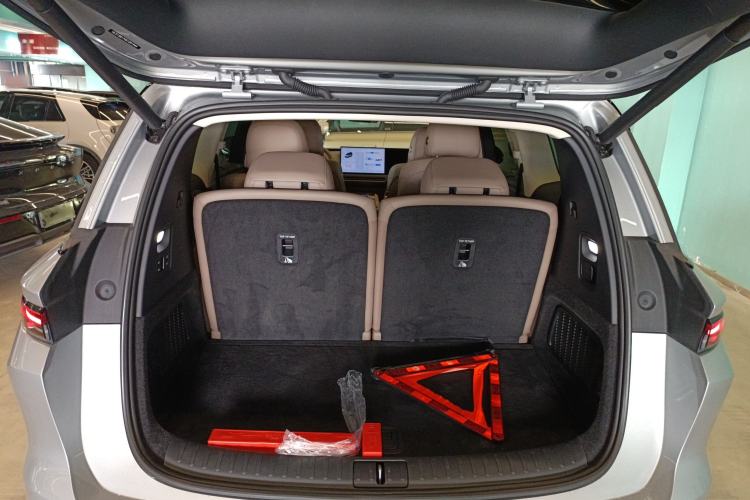 Used Li Auto Li Auto i8 2025 Model Standard Version
