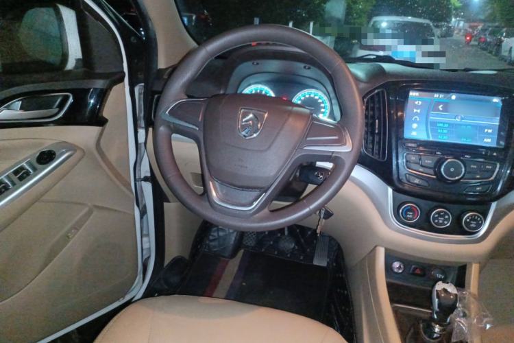Used Baojun 730 2014 1.5L manual standard trim 7 seats Steering Wheel