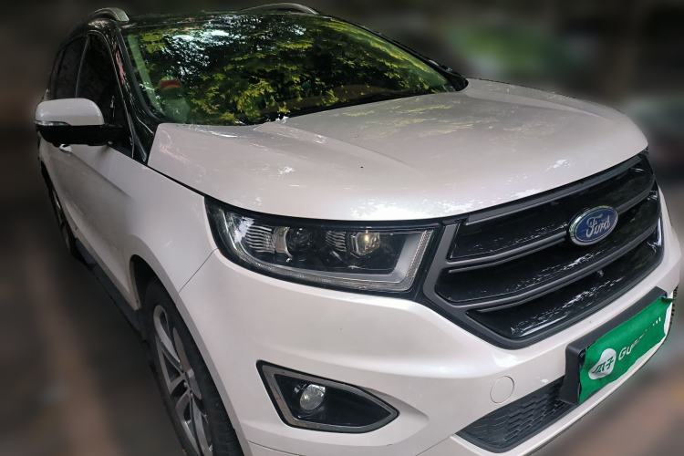 Used Ford Edge 2017 EcoBoost 245 Two-Wheel-Drive Sporty 7-Seater Front Right 45 Deg