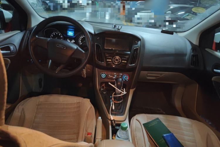 Used Ford Focus 2017 Sedan 1.6L Automatic Comfort Plus SmartDrive Edition Center Console