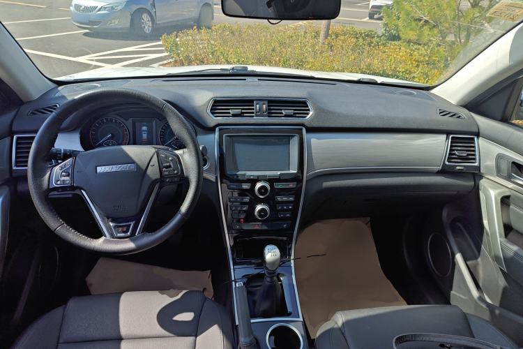 Used Haval H2 2017 Red-Label 1.5T Manual Two-Wheel-Drive Elite Model