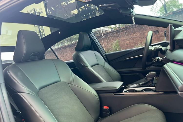 Used Toyota Camry 2025 Dual-Motor 2.0 HXS Glory Edition