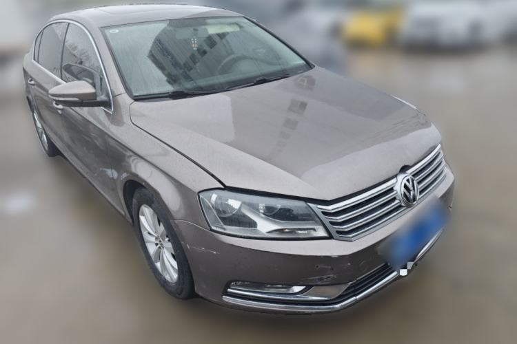 Used Volkswagen Magotan 2015 1.8TSI Advanced Model Front Right 45 Deg