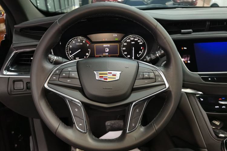 Used Cadillac XT5 2022 2.0T Two-Wheel Drive Luxury Version Steering Wheel