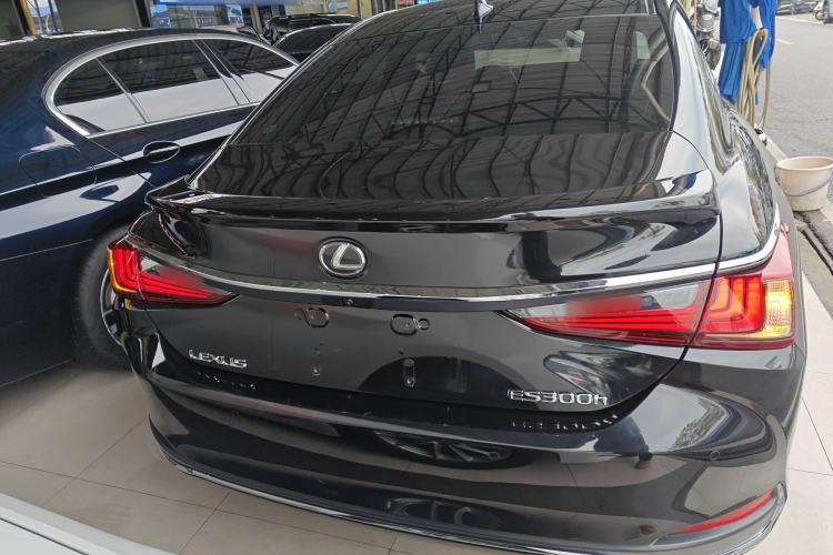 Used Lexus ES 2022 300h Excellence Edition