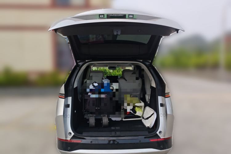 Used XPeng X9 2024 702 Ultra-Long Range Pro Trunk