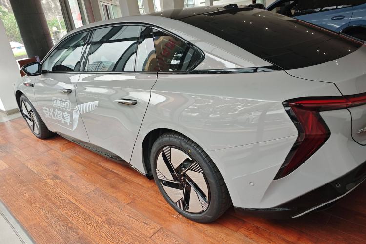 Used Hongqi EH7 2025 640 All-Wheel Drive Smart Selection Edition