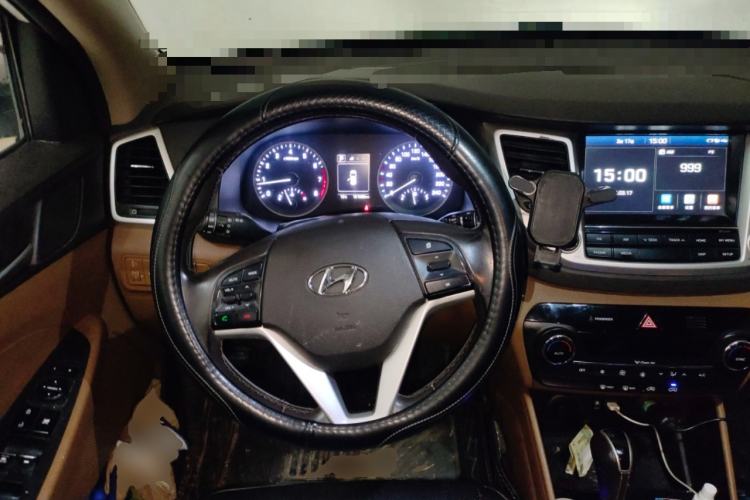 Used Hyundai Tucson 2015 1.6T Dual-Clutch Two-Wheel-Drive Smart Model Steering Wheel