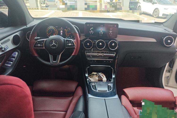 Used Mercedes-Benz GLC Coupe 2022 Refreshed GLC 260 4MATIC Coupe SUV Center Console